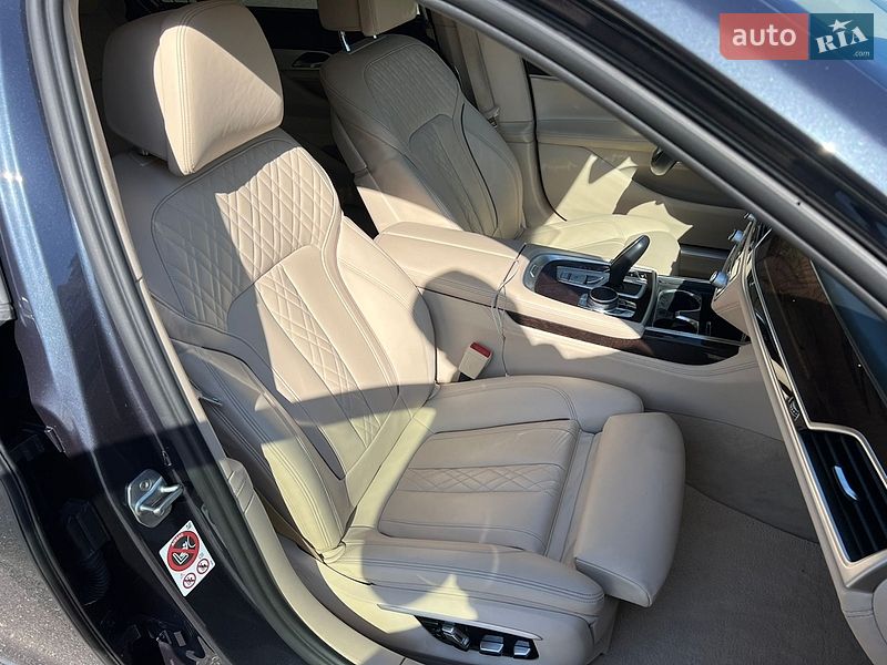 Седан BMW 7 Series 2016 в Киеве