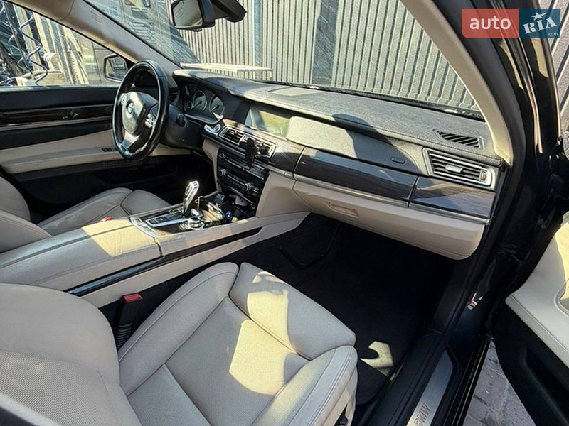 Седан BMW 7 Series 2011 в Львове