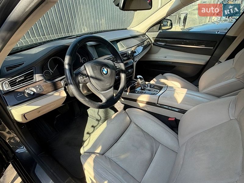 Седан BMW 7 Series 2011 в Львове
