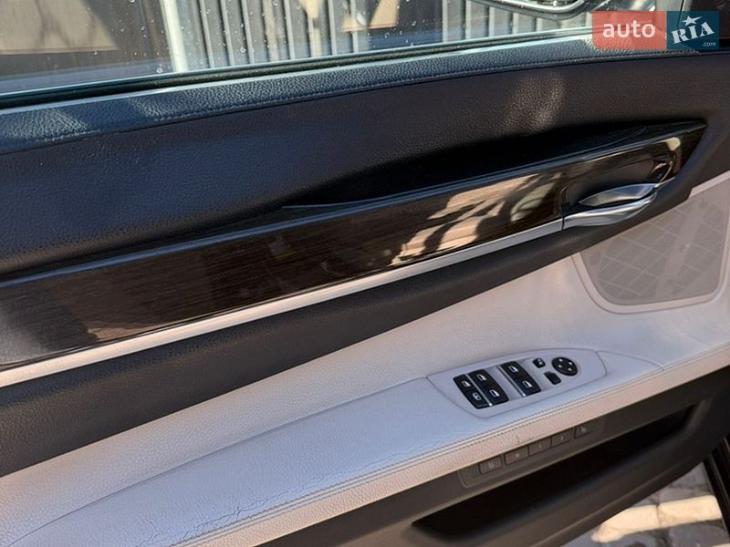 Седан BMW 7 Series 2011 в Львове