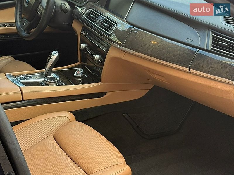 Седан BMW 7 Series 2013 в Луцке
