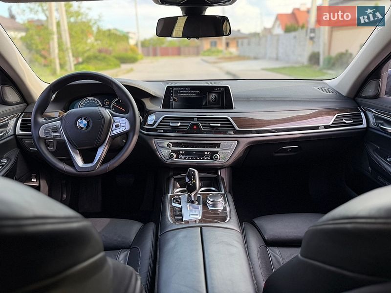 Седан BMW 7 Series 2015 в Рівному
