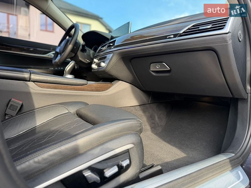 Седан BMW 7 Series 2015 в Рівному