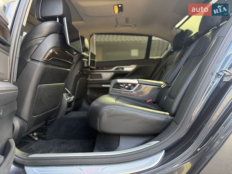 Седан BMW 7 Series 2015 в Рівному