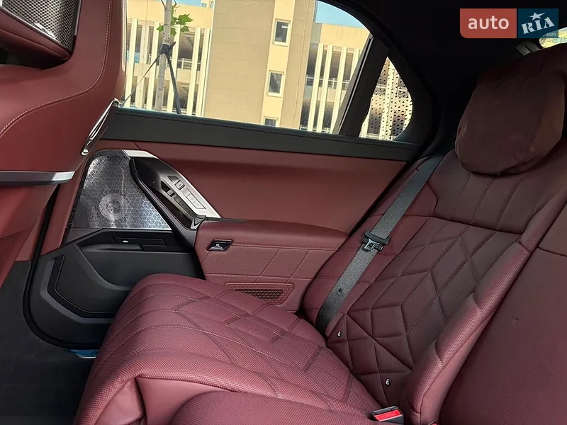 BMW 7 Series 2025 VIN WBA21EJ050CV85123 фото оголошення 2 з 135
