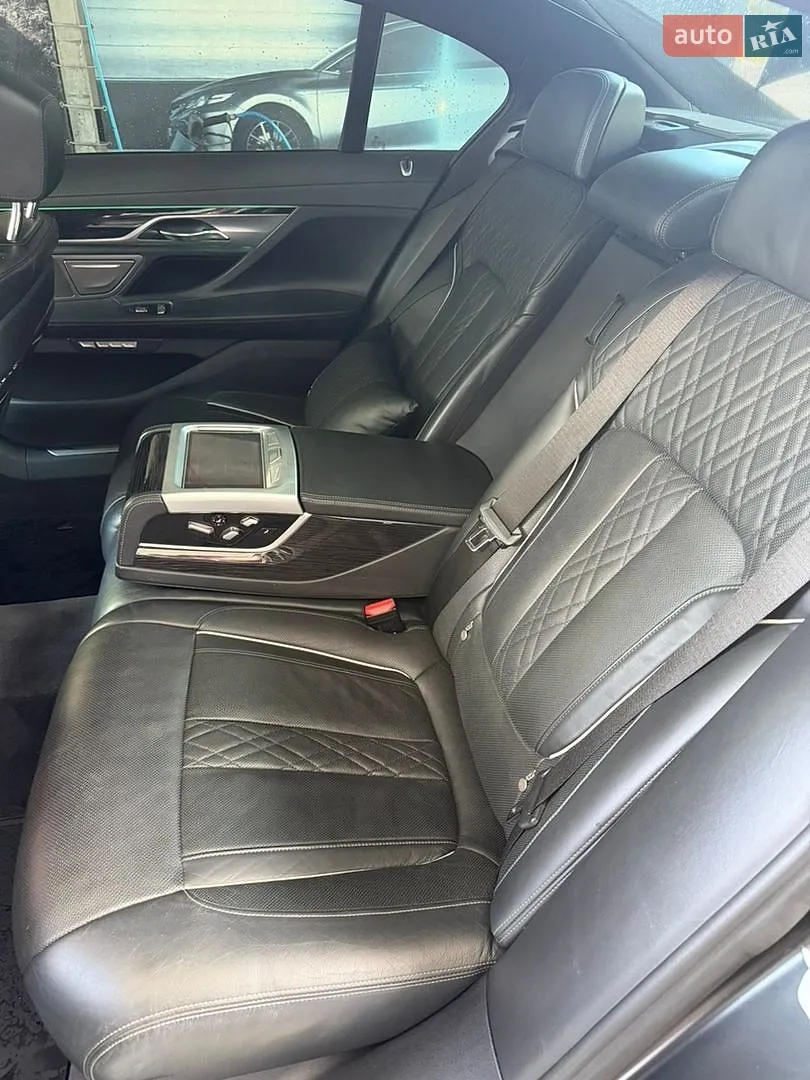 2017 BMW 7er - мініатюра 17