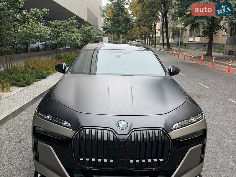 Седан BMW 7 Series 2023 в Львове