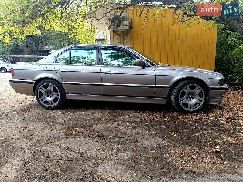 BMW 7 Series 1998