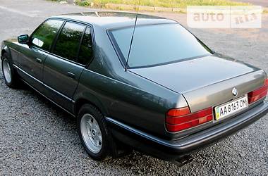 Седан BMW 7 Series 1988 в Золочеве