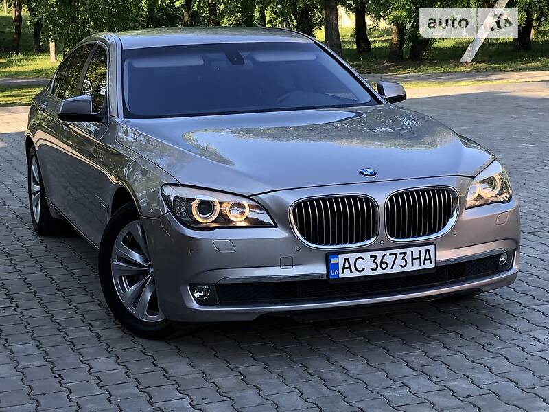2009 BMW 730, VIN WBAKM21090CY73183:plate — photo 1 (autoria)