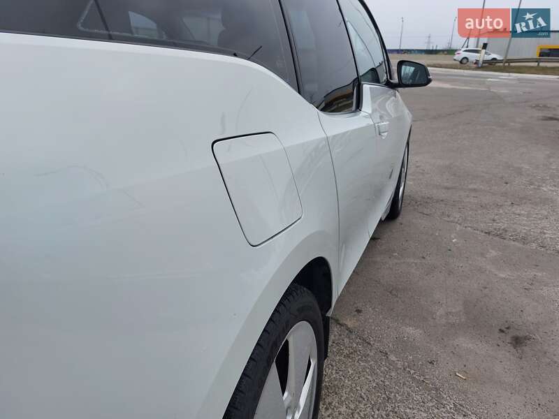 Хэтчбек BMW I3 2015 в Киеве
