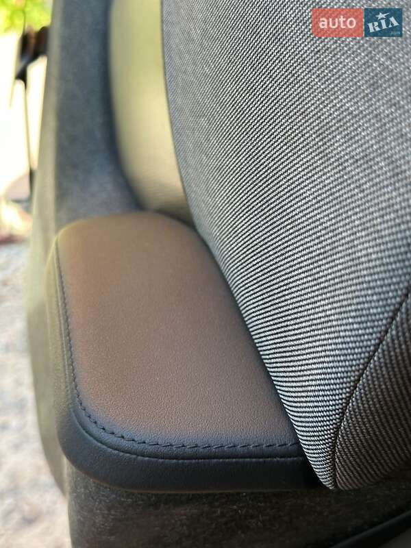 Хэтчбек BMW I3 2017 в Софиевской Борщаговке фото 12 Хэтчбек BMW I3 2017 в Софиевской Борщаговке