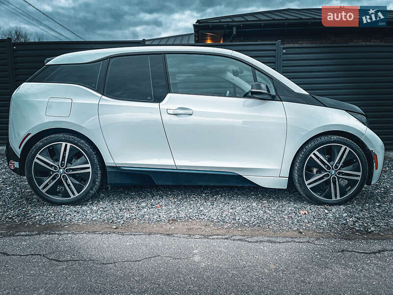 Хэтчбек BMW I3 2016 в Лапаевке