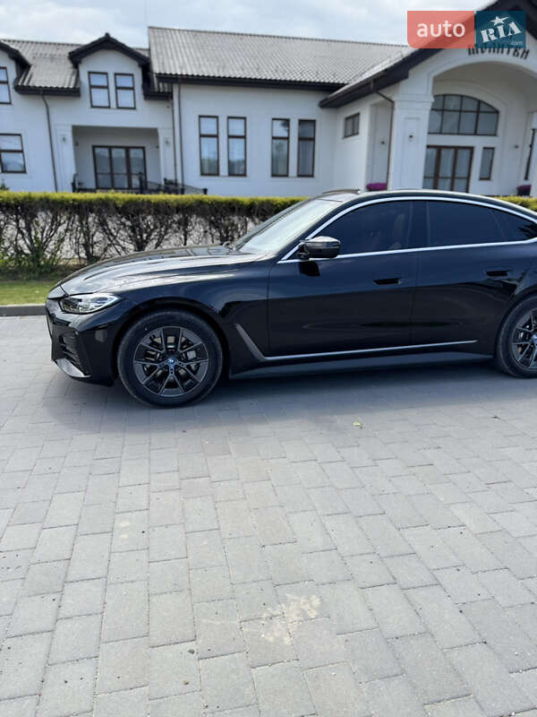 Купе BMW i4 2023 в Иршаве
