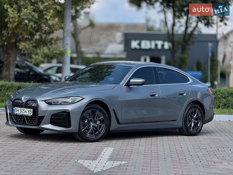 BMW i4, photos from the listing