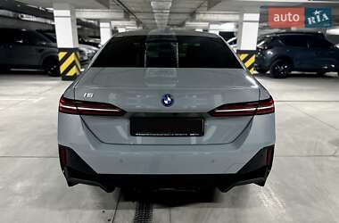 Седан BMW i5 2023 в 