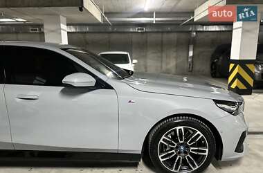 Седан BMW i5 2023 в 