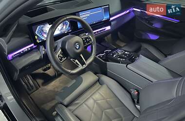 Седан BMW i5 2023 в 