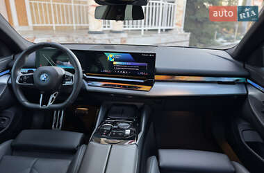 Седан BMW i5 2024 в 
