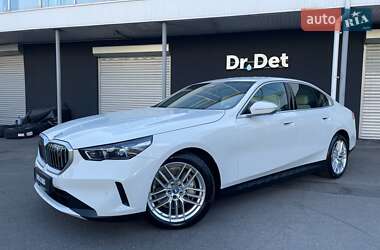 Седан BMW i5 2024 в 