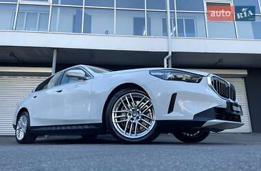 Седан BMW i5 2024 в 