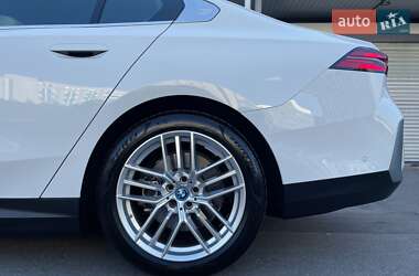 Седан BMW i5 2024 в 