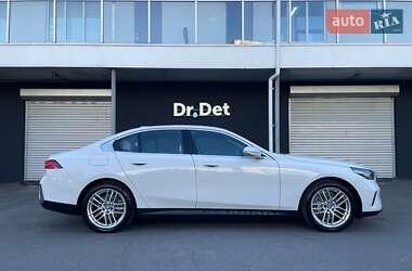 Седан BMW i5 2024 в 