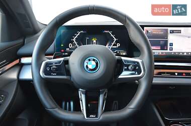 Седан BMW i5 2024 в 