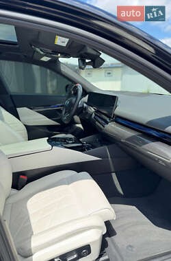 Седан BMW i5 2023 в  фото 18 Седан BMW i5 2023 в