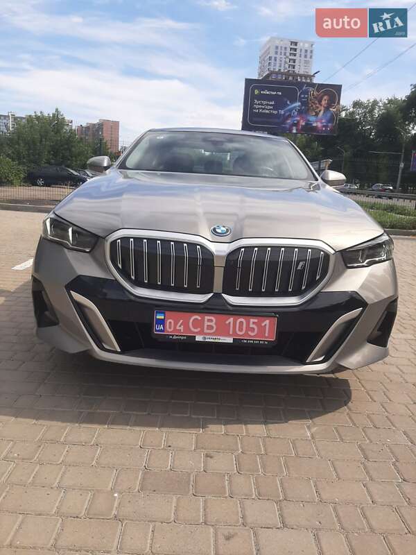 BMW i5 2024