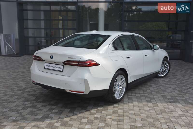 Седан BMW i5 2024 в Киеве