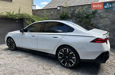 Седан BMW i5 2024 в 