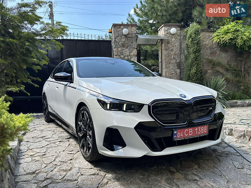 Седан BMW i5 2024 в 