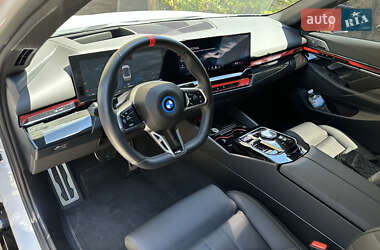 Седан BMW i5 2024 в 