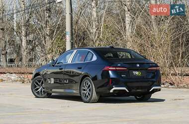 Седан BMW i5 2024 в 