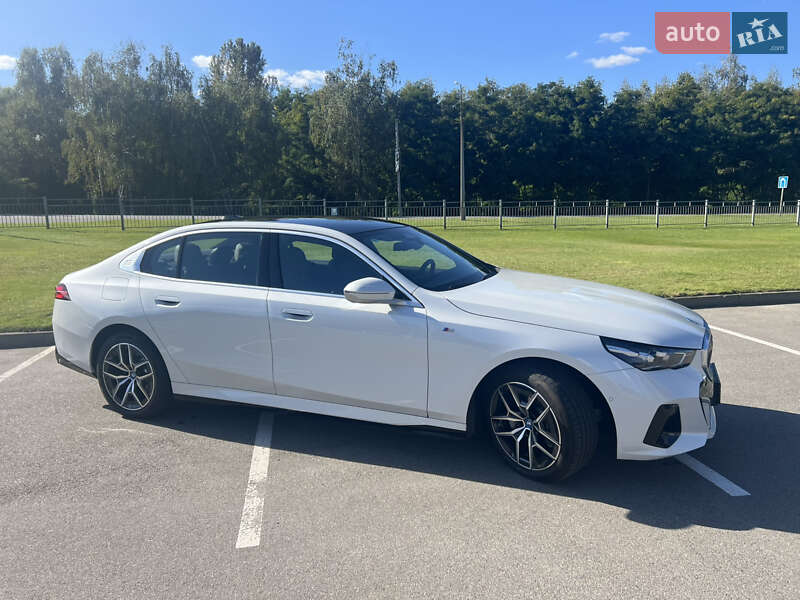 Седан BMW i5 2024 в Киеве