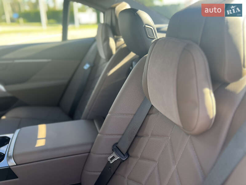 Седан BMW i5 2024 в Киеве