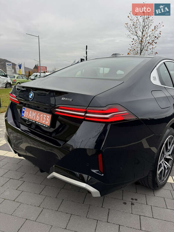 Седан BMW i5 2024 в Мукачевому