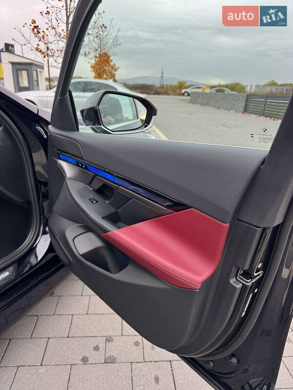 Седан BMW i5 2024 в Мукачевому