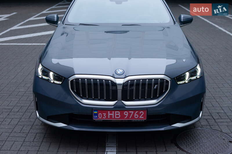 Седан BMW i5 2024 в Киеве