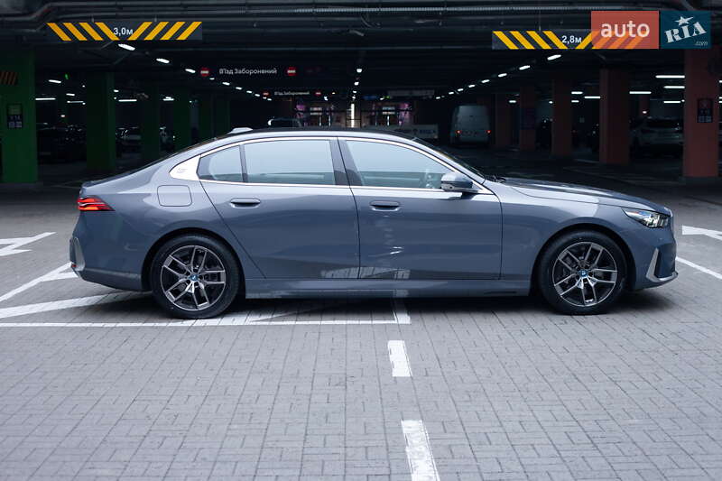 Седан BMW i5 2024 в Киеве
