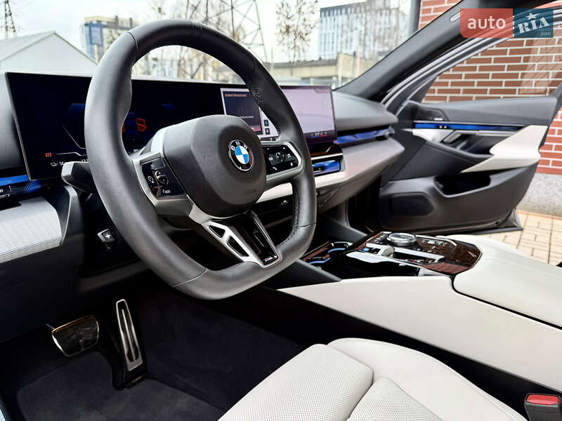 Седан BMW i5 2024 в Львове