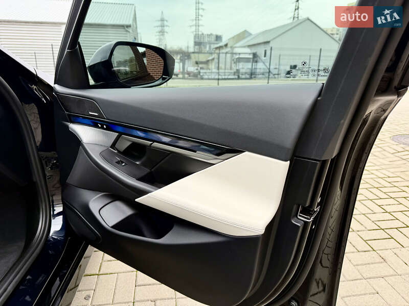 Седан BMW i5 2024 в Львове