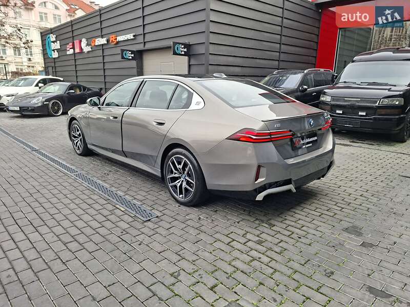 Седан BMW i5 2024 в Одесі