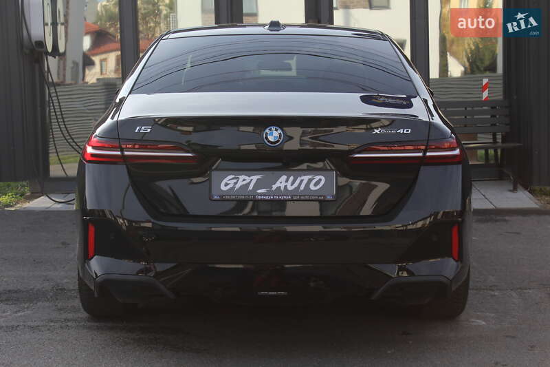 Седан BMW i5 2025 в Києві