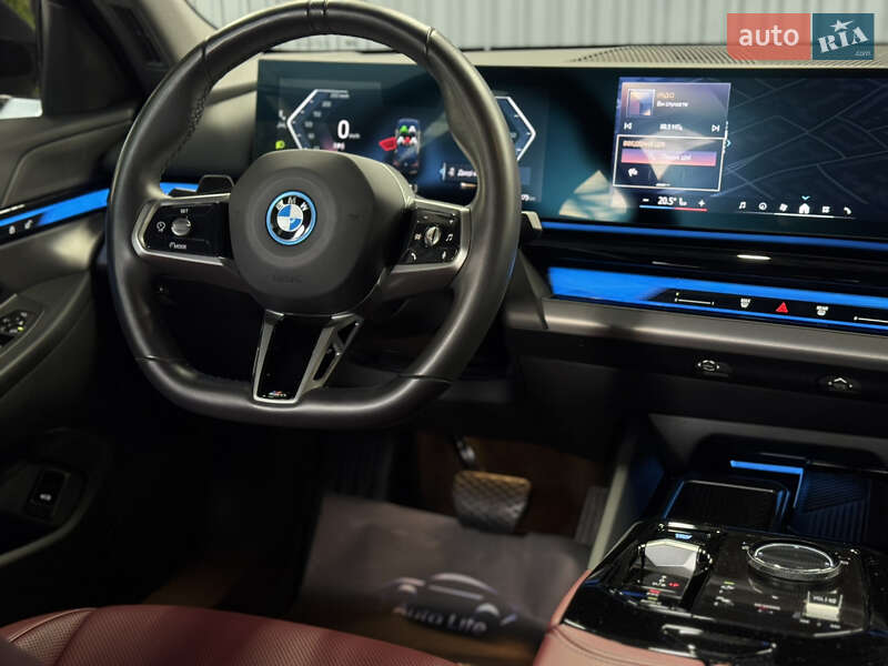 Седан BMW i5 2024 в Мукачево