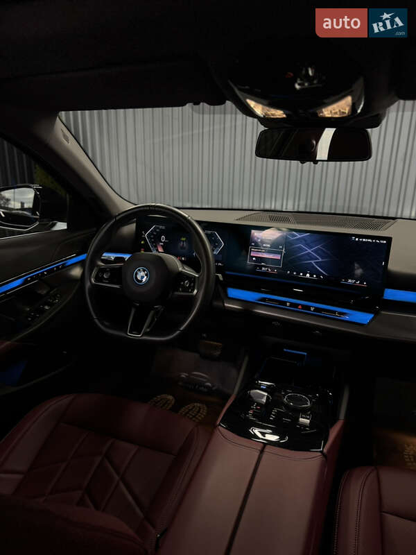 Седан BMW i5 2024 в Мукачево