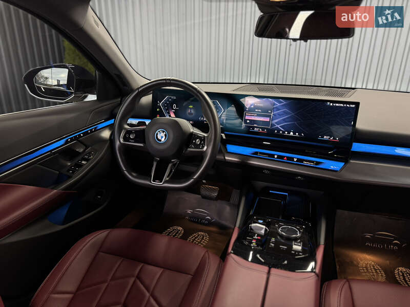 Седан BMW i5 2024 в Мукачево