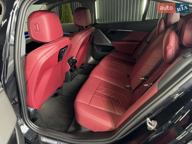 Седан BMW i5 2024 в Мукачево