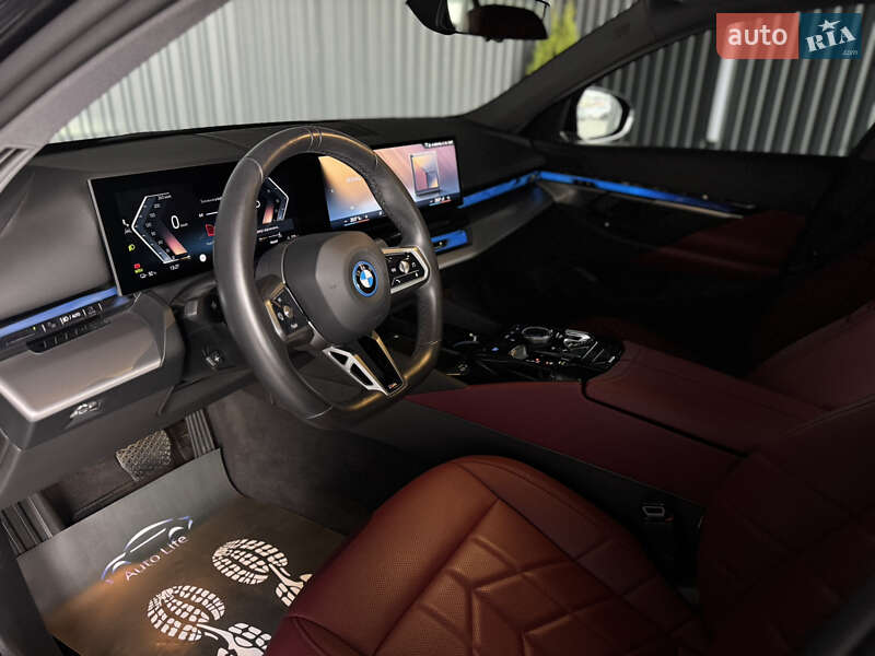 Седан BMW i5 2024 в Мукачево
